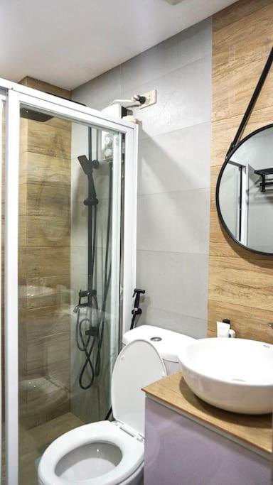 The Fika Room Near Mnl Airport - Scandi Studio Unit With Fast Wi-Fi & Netflix - Read Full Property Desc Before Booking Manilla Buitenkant foto