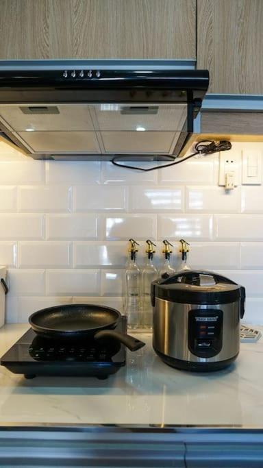 The Fika Room Near Mnl Airport - Scandi Studio Unit With Fast Wi-Fi & Netflix - Read Full Property Desc Before Booking Manilla Buitenkant foto